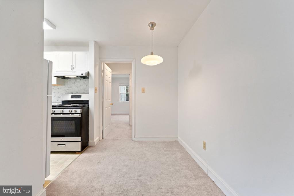 2303 FARRINGTON AVE #201