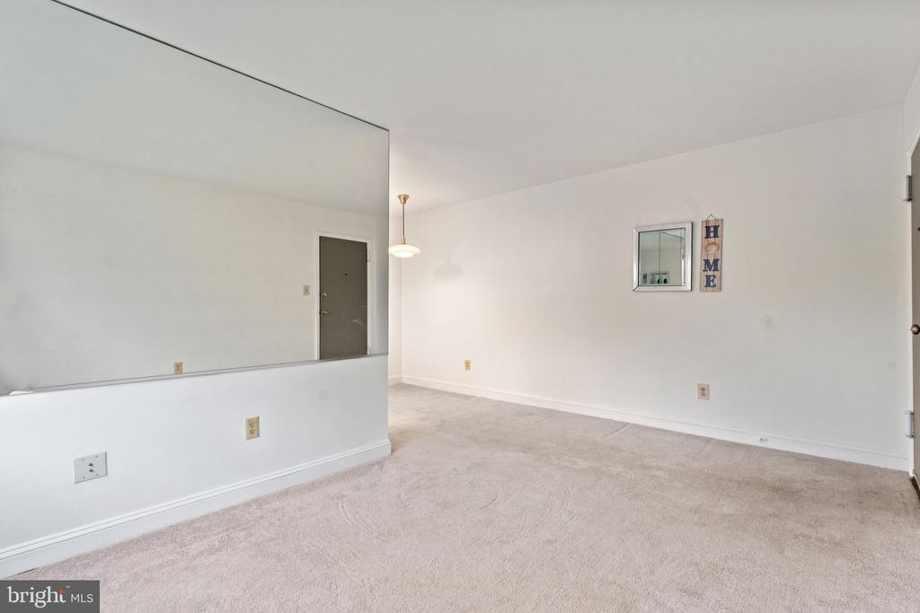 2303 FARRINGTON AVE #201