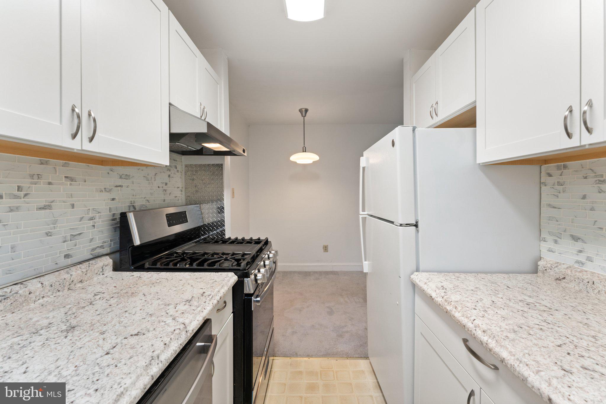 2303 FARRINGTON AVE #201