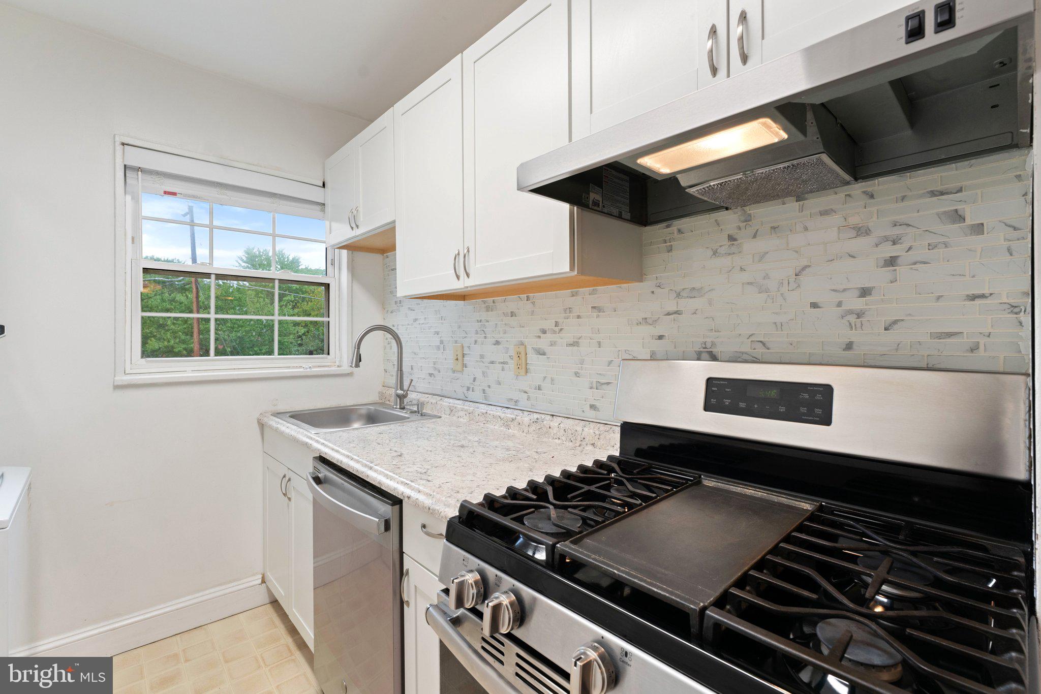 2303 FARRINGTON AVE #201