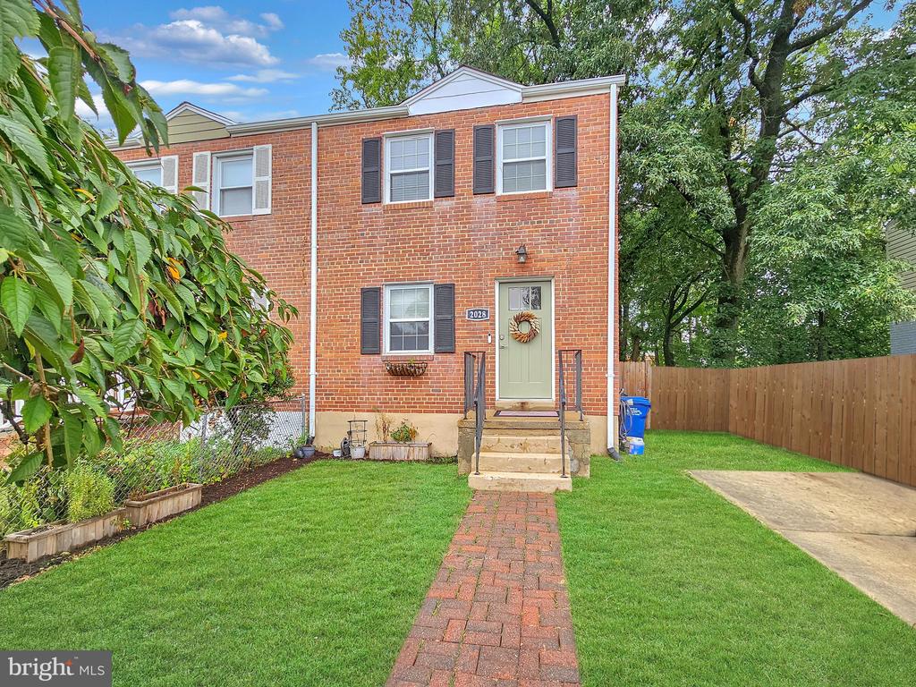 2028 Arlington Ter