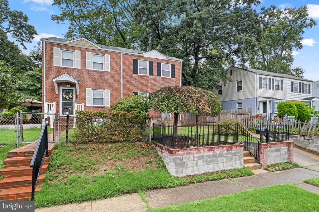 2028 Arlington Ter