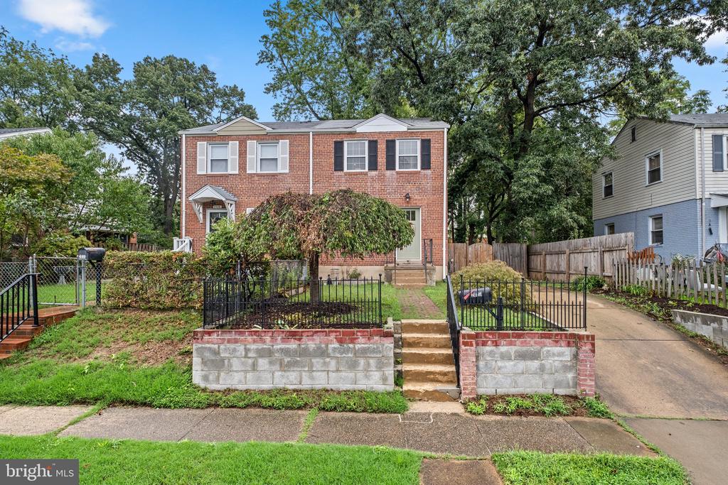 2028 Arlington Ter