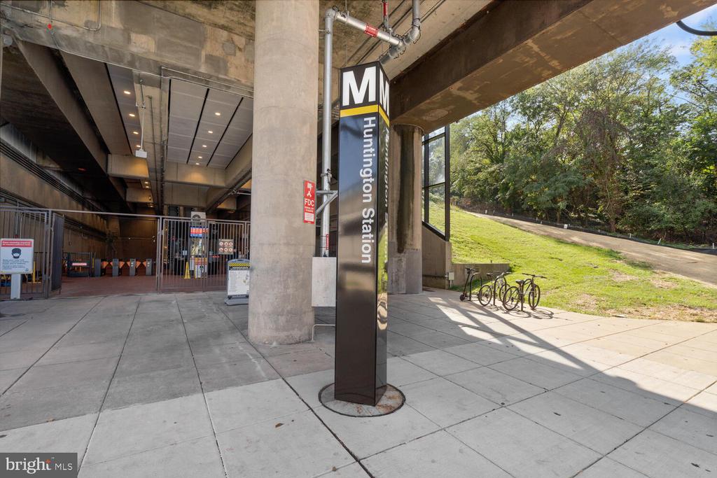 2028 Arlington Ter