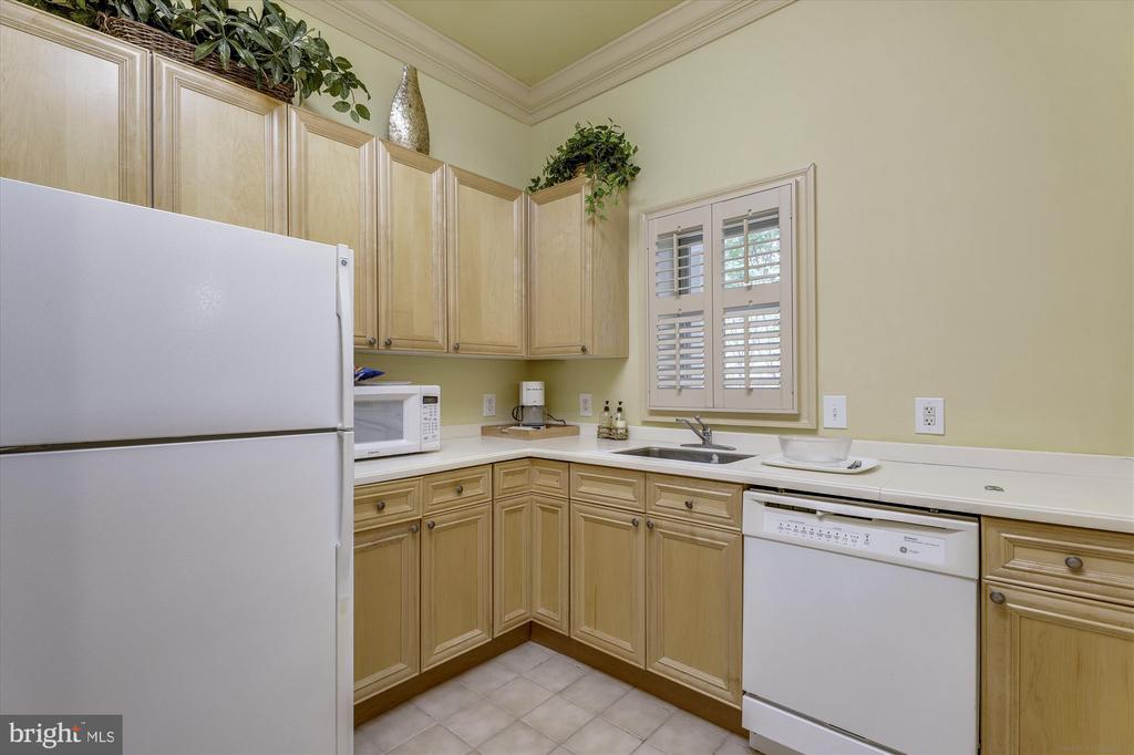 1860 Stratford Park Pl #407