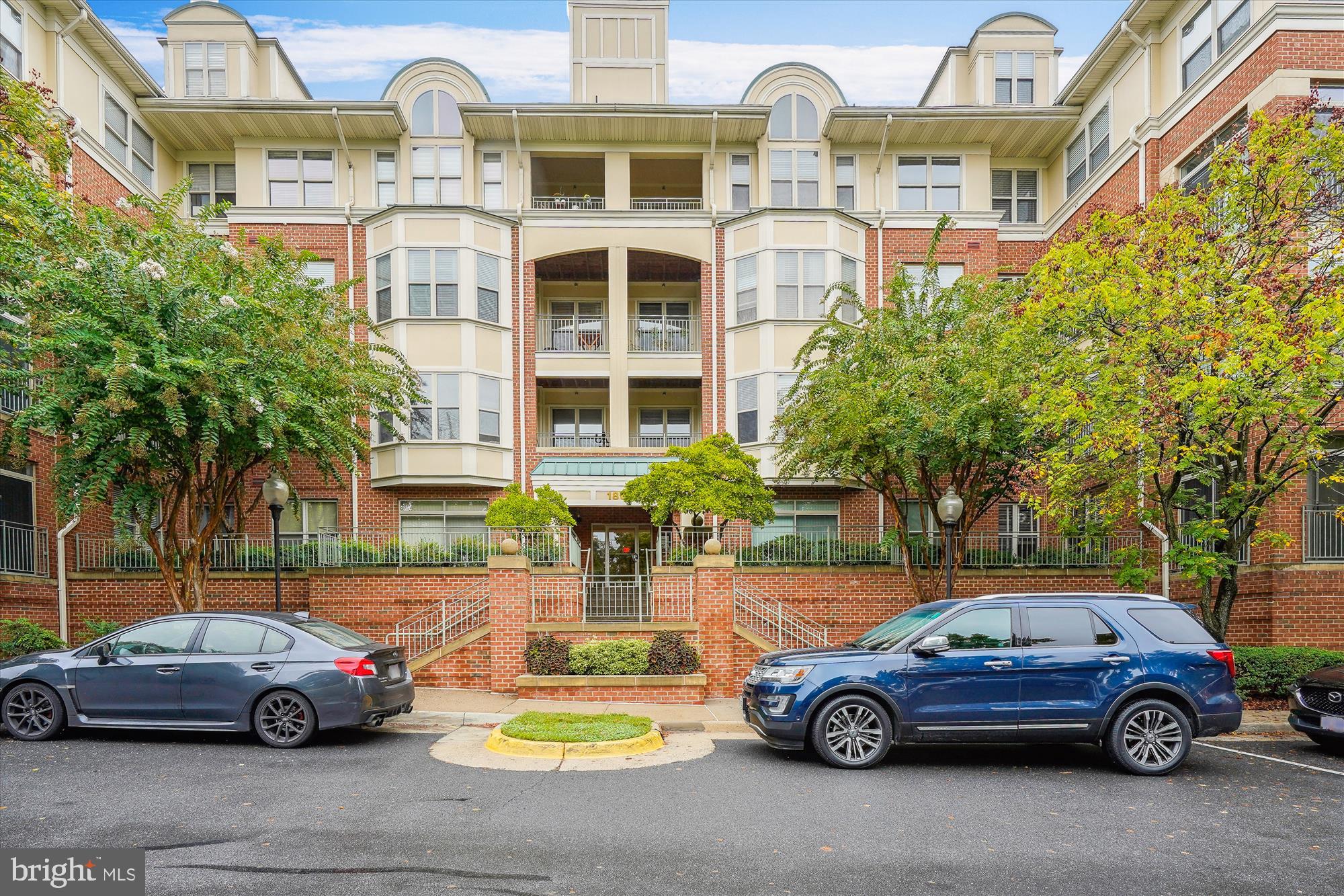 1860 Stratford Park Pl #407