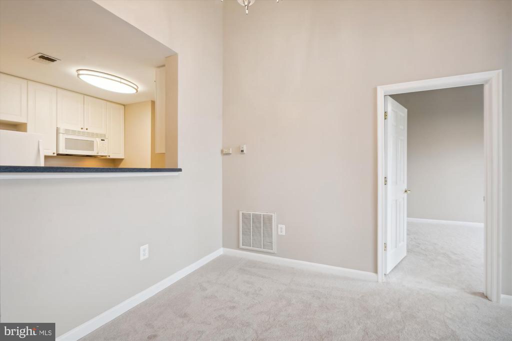 1860 Stratford Park Pl #407