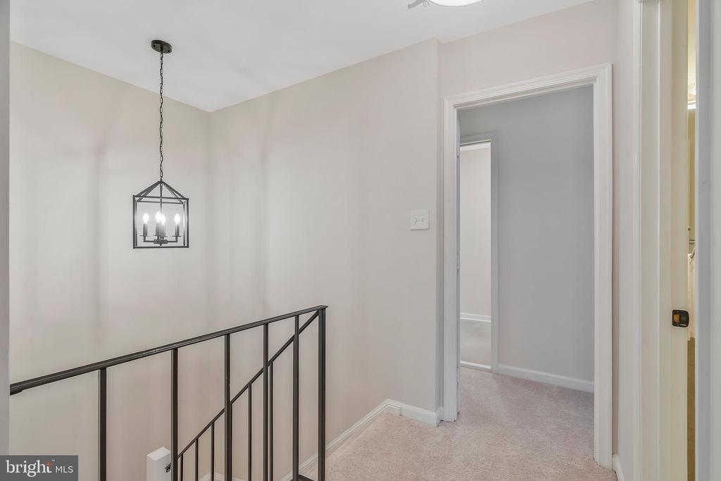 1111 Moorefield Hill Ct SW