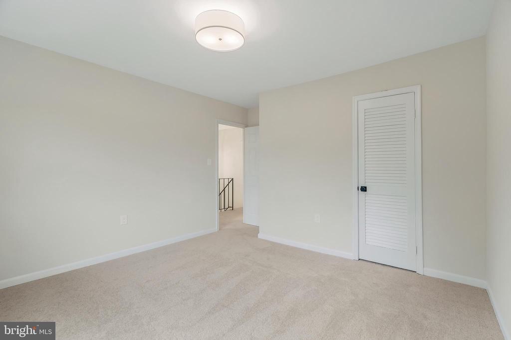 1111 Moorefield Hill Ct SW