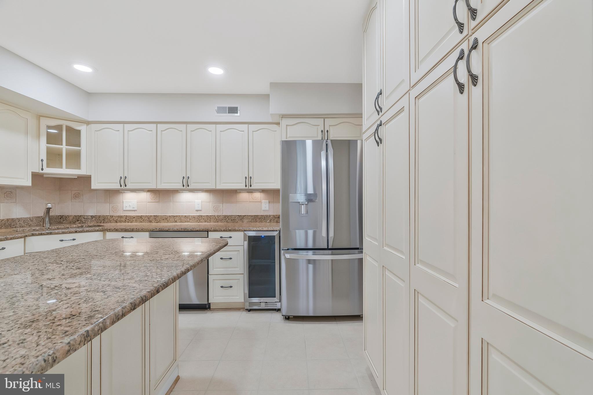 1111 Moorefield Hill Ct SW
