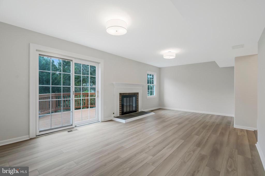 1111 Moorefield Hill Ct SW