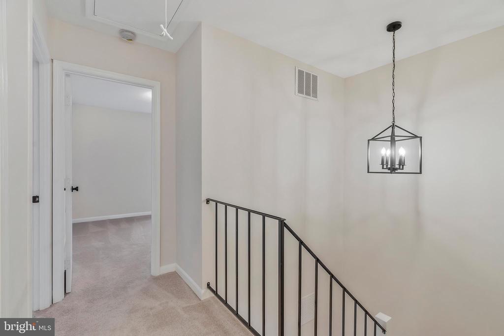 1111 Moorefield Hill Ct SW