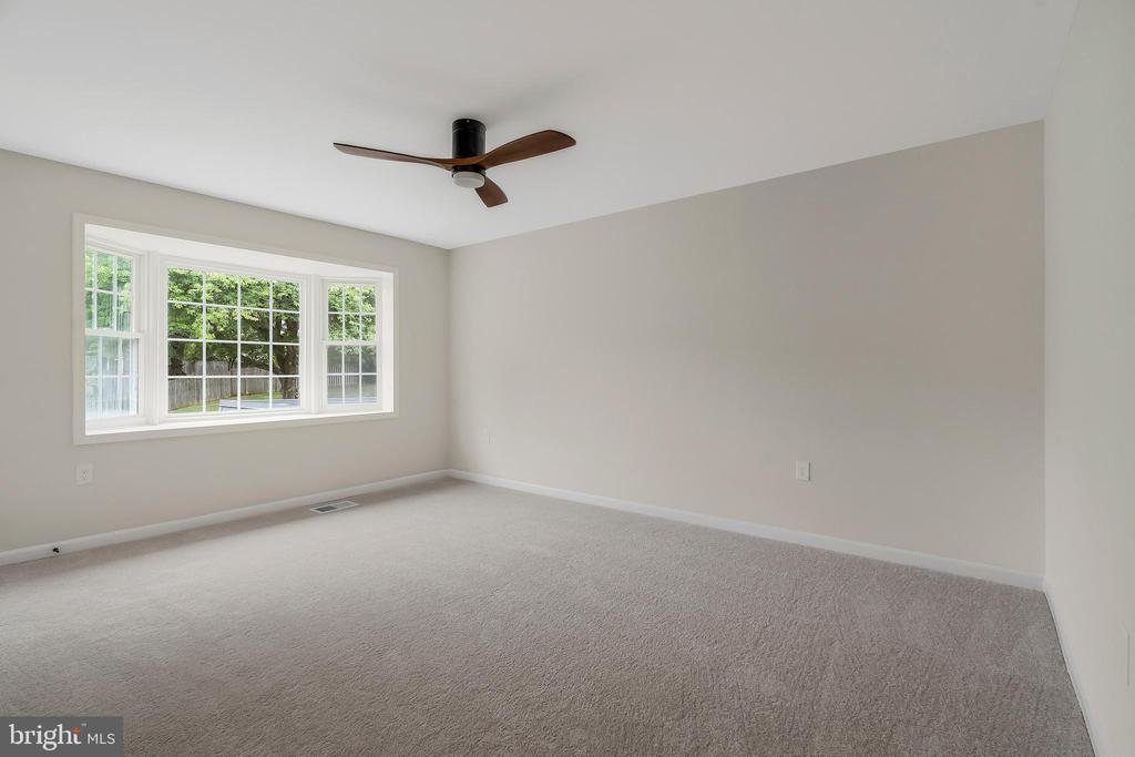 1111 Moorefield Hill Ct SW