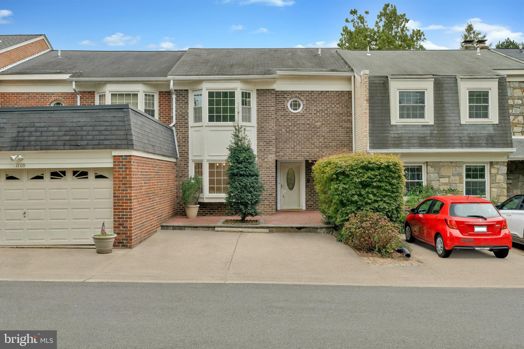 1111 Moorefield Hill Ct SW