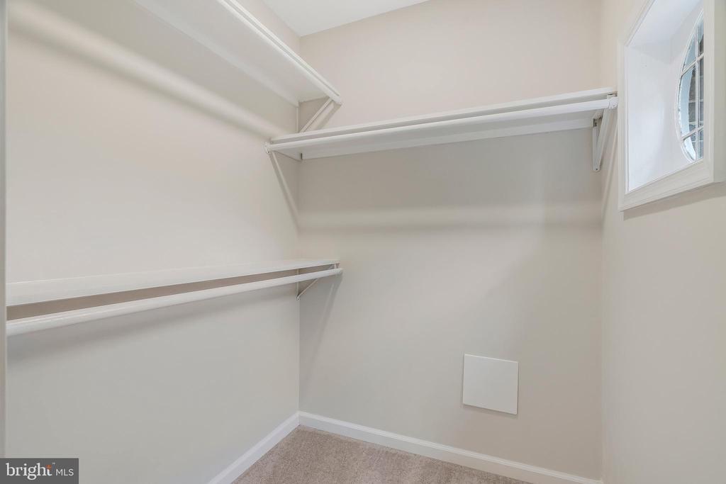 1111 Moorefield Hill Ct SW