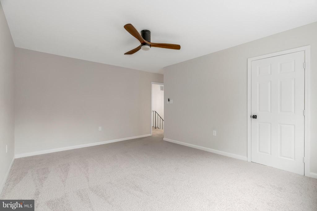 1111 Moorefield Hill Ct SW
