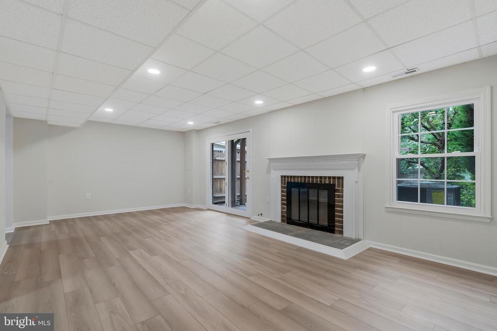 1111 Moorefield Hill Ct SW