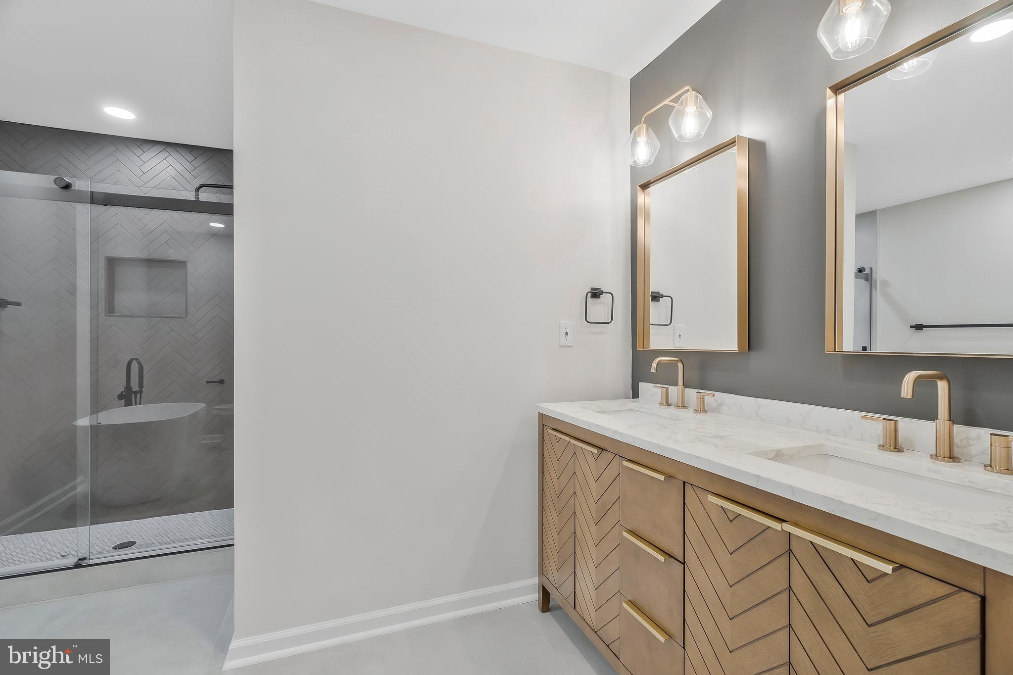 1111 Moorefield Hill Ct SW