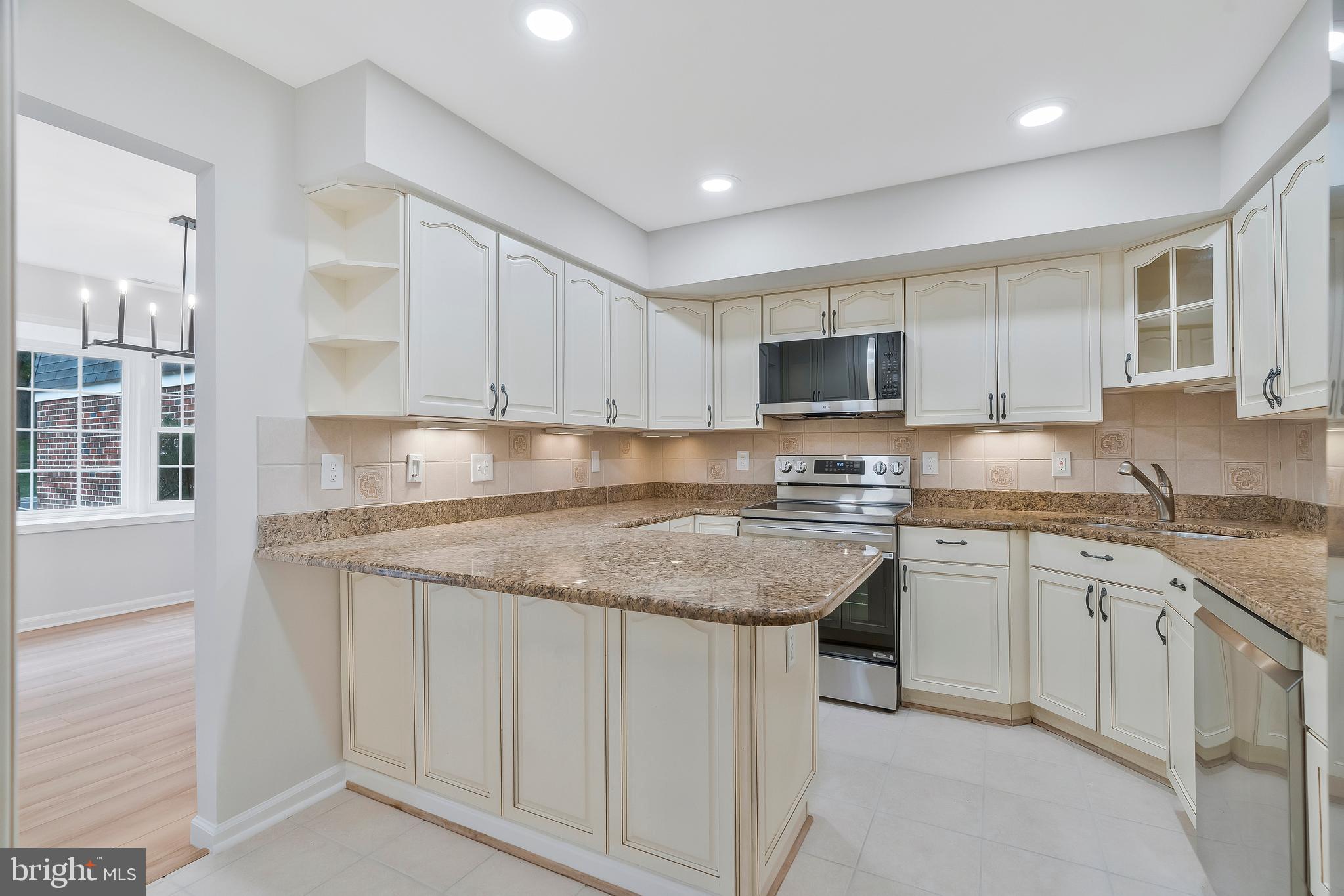 1111 Moorefield Hill Ct SW