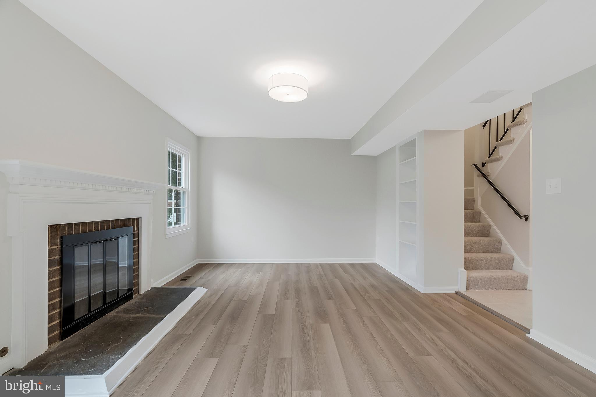 1111 Moorefield Hill Ct SW