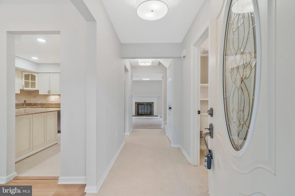 1111 Moorefield Hill Ct SW