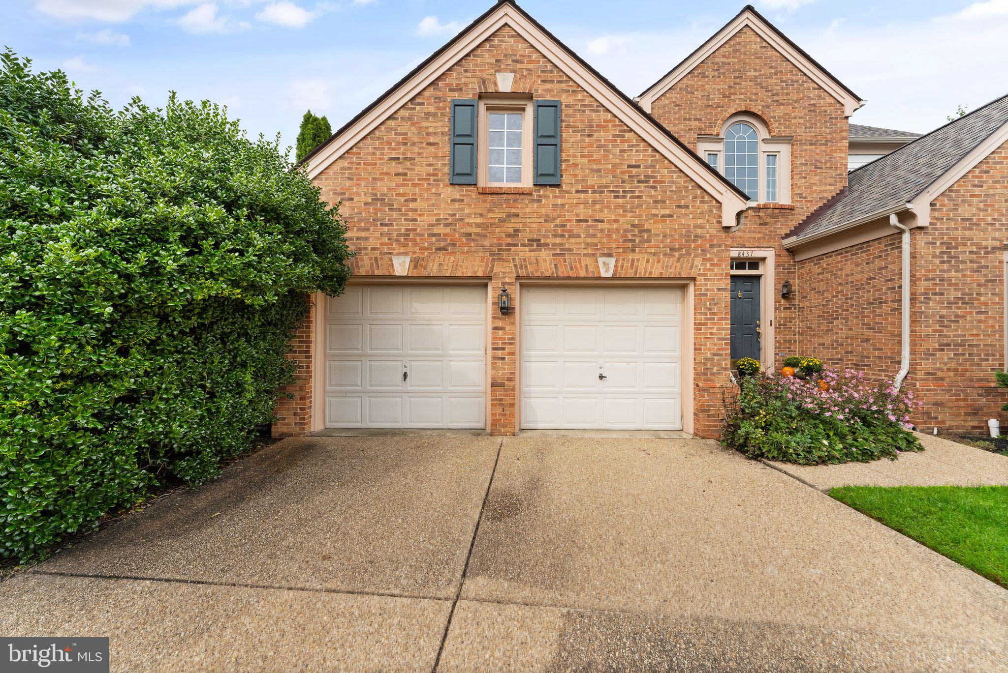 8437 Black Stallion Pl