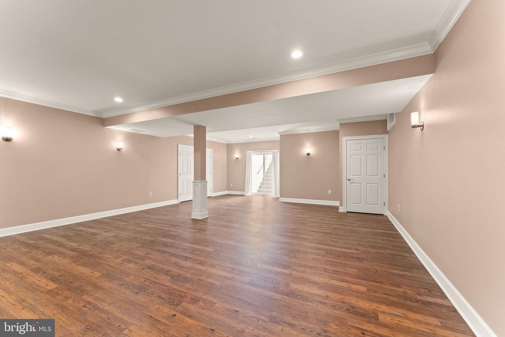 8437 Black Stallion Pl