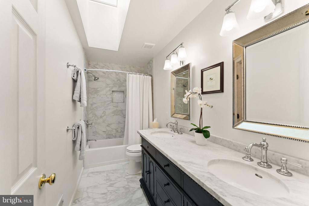 8437 Black Stallion Pl