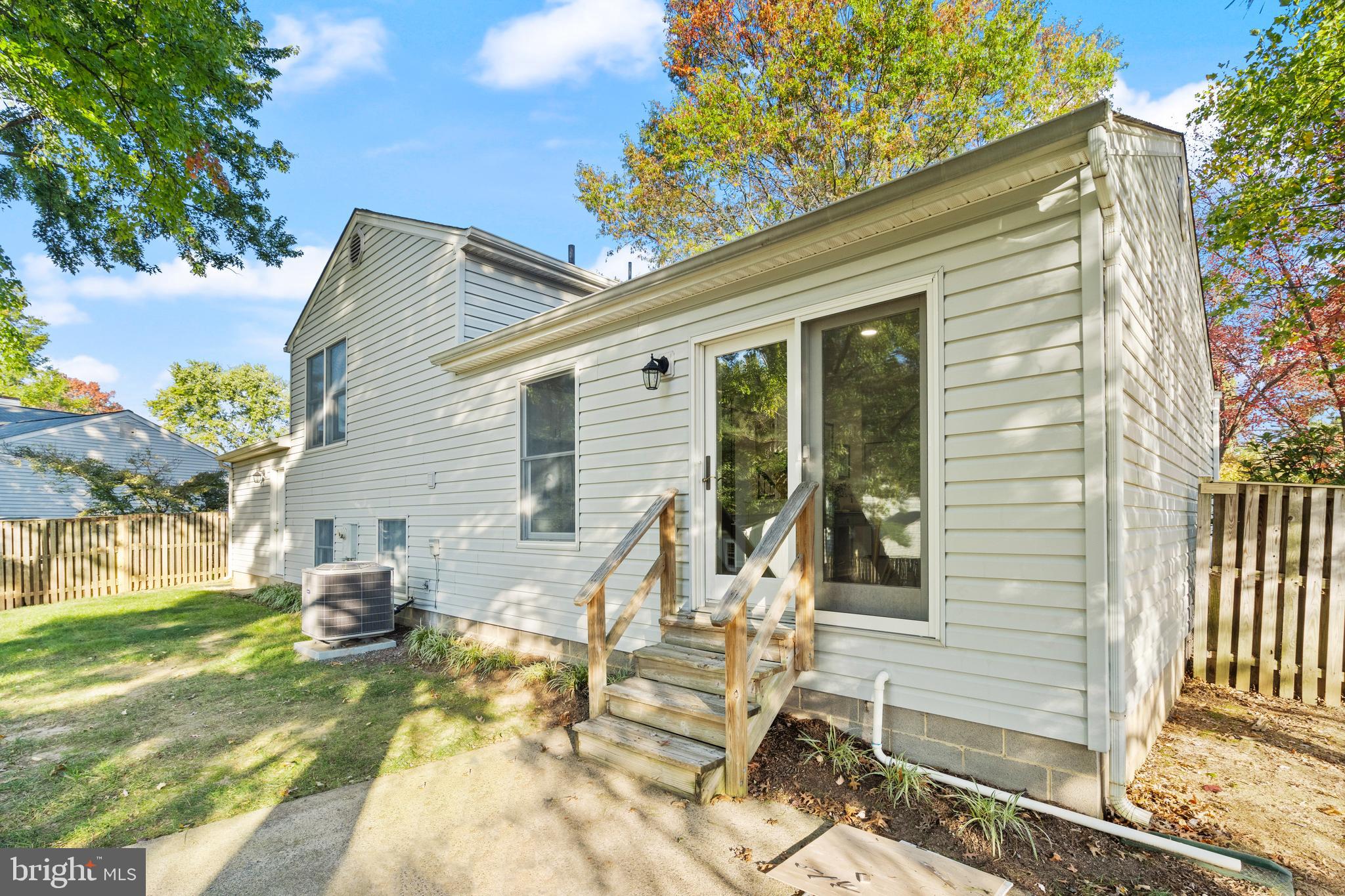 1611 Nathan Ln