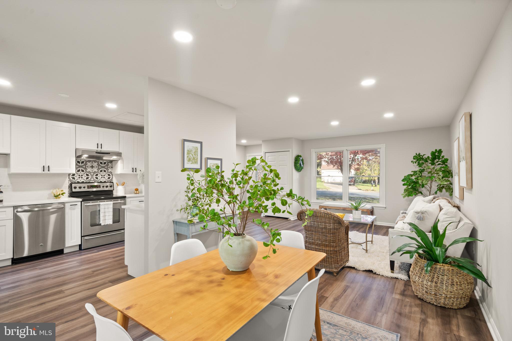 1611 Nathan Ln