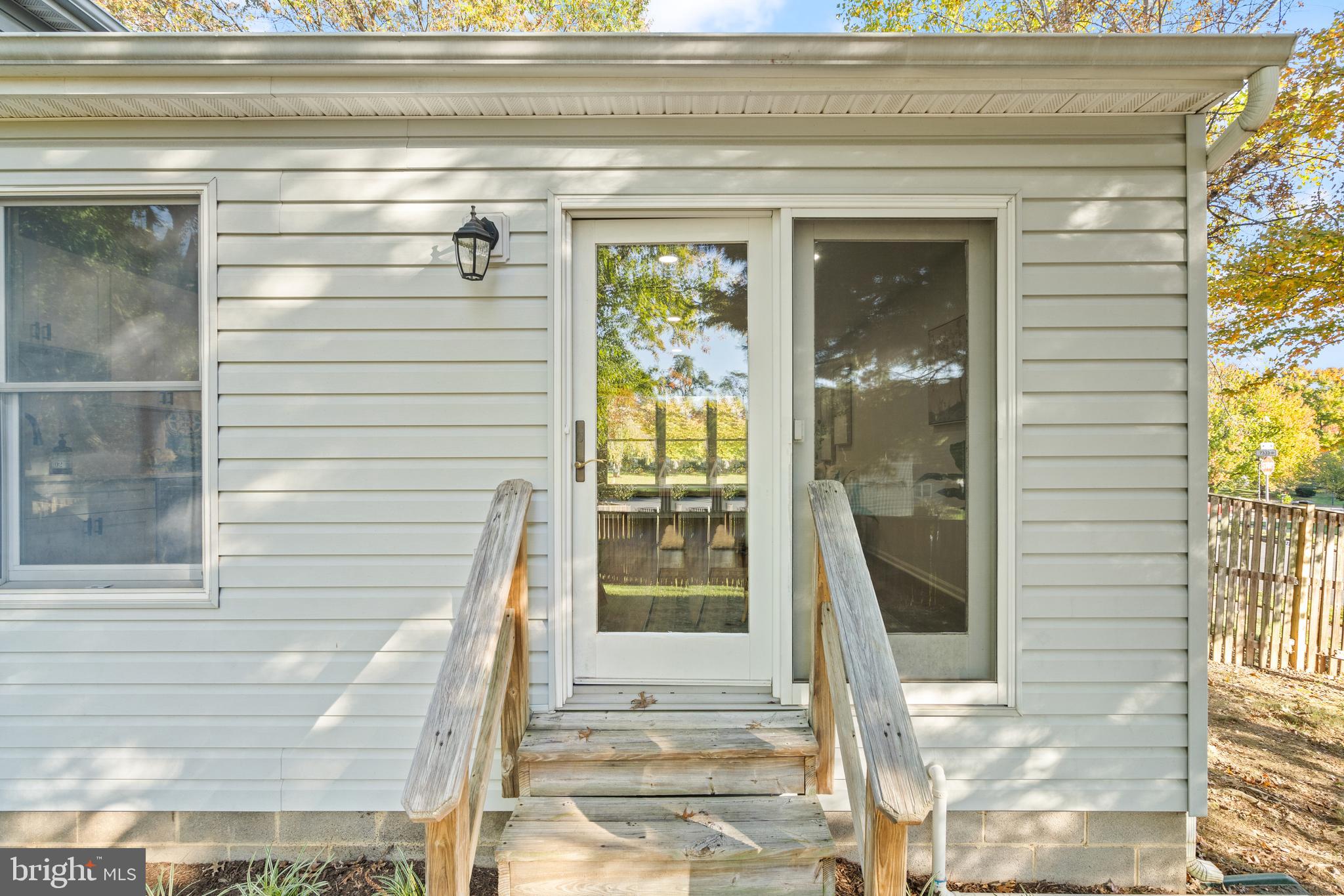 1611 Nathan Ln