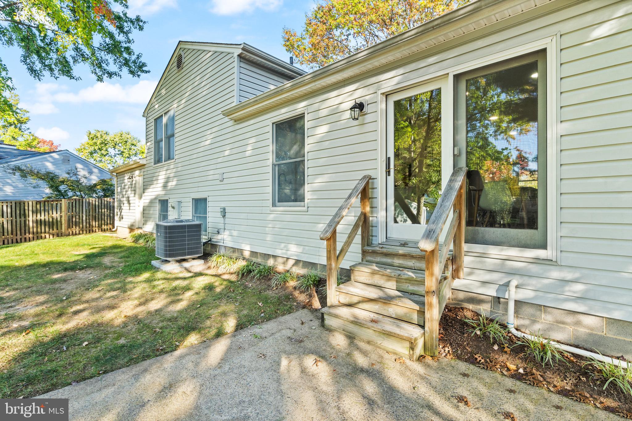 1611 Nathan Ln