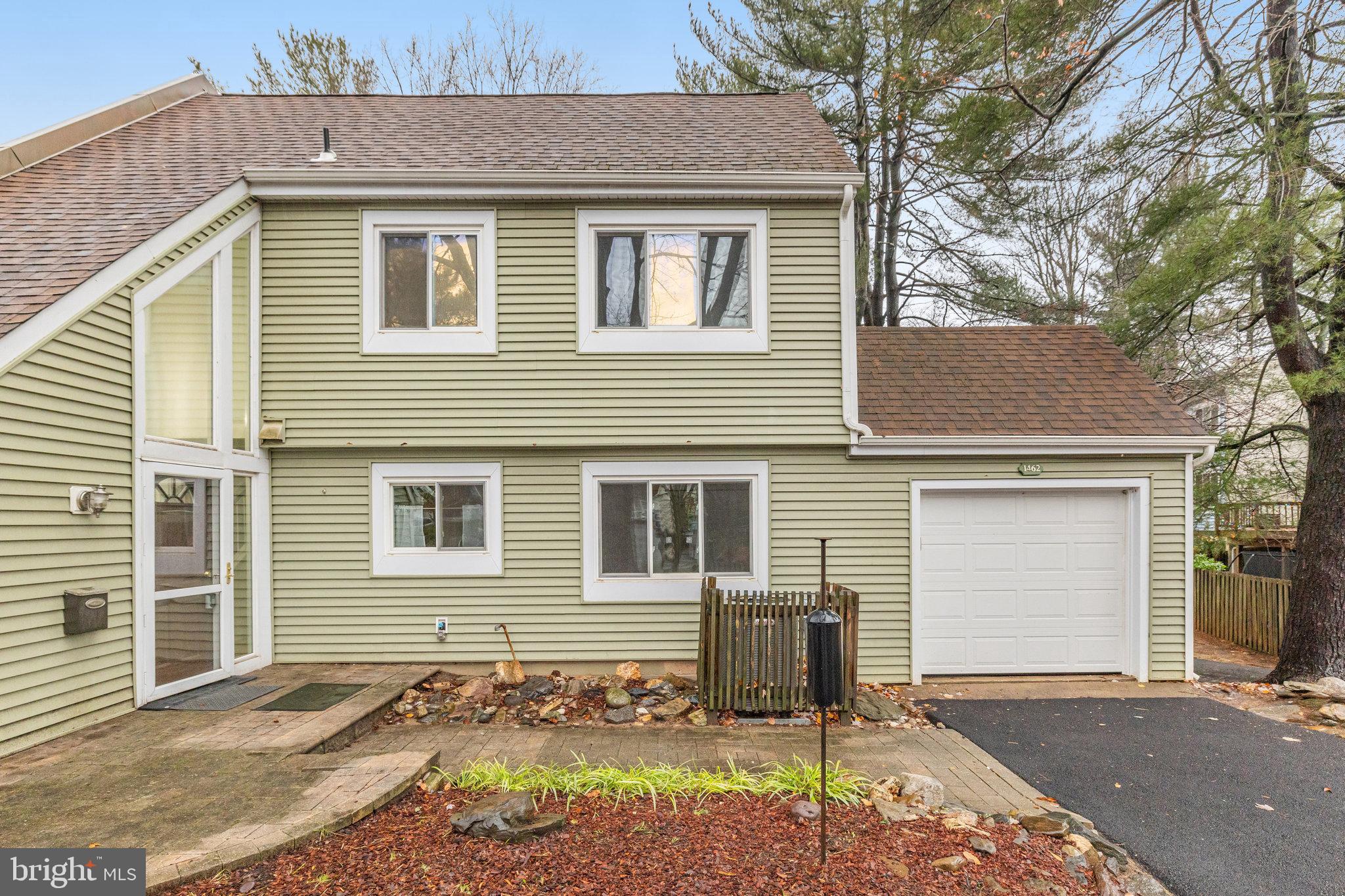 1462 Roundleaf Ct