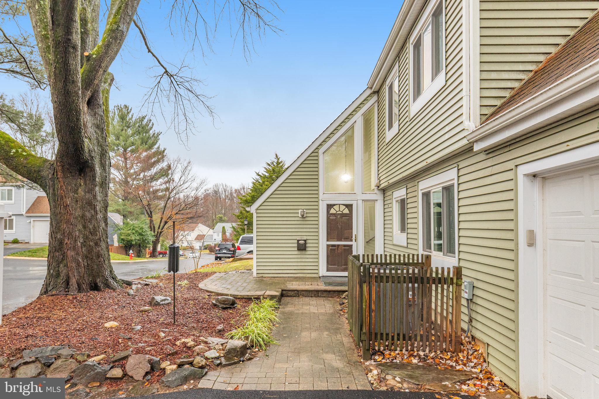 1462 Roundleaf Ct
