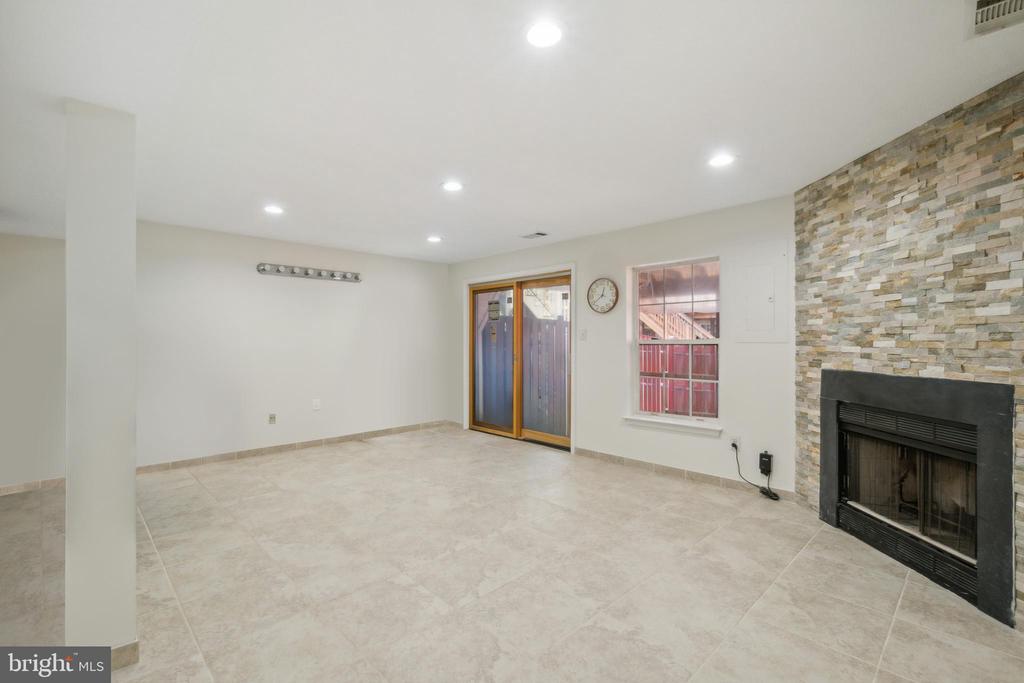 2484 Wheat Meadow Cir
