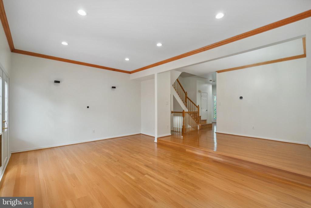 2484 Wheat Meadow Cir