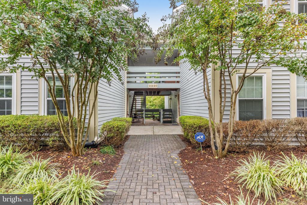 2220 Springwood Dr #I