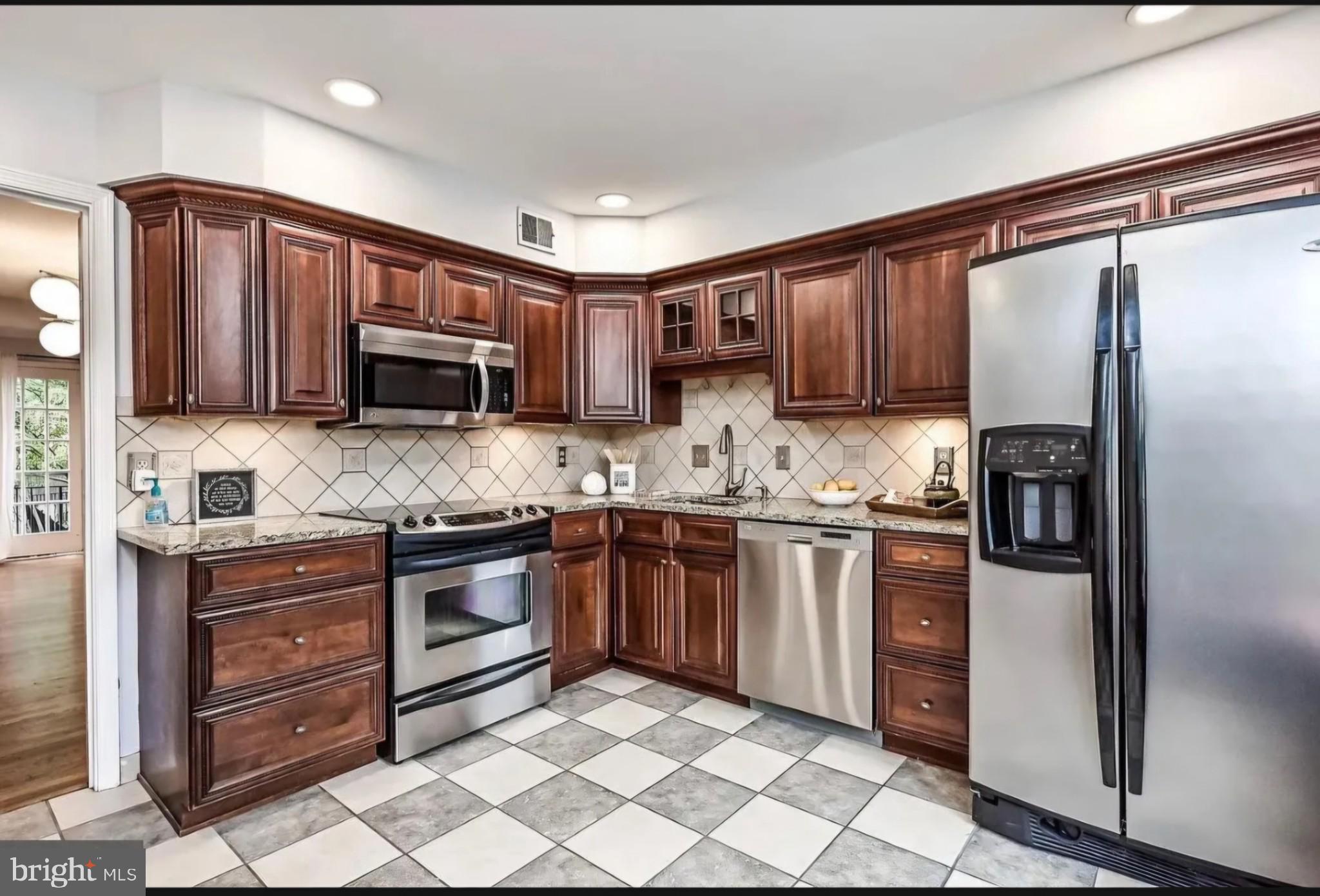 8242 TAUNTON PL