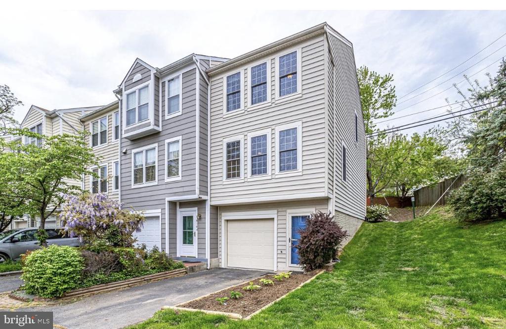 6162 GLEN EAGLES CT #25
