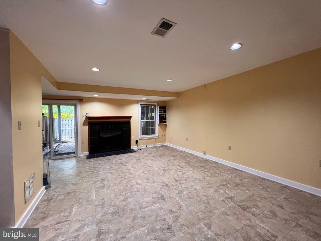 14005 BETSY ROSS LN