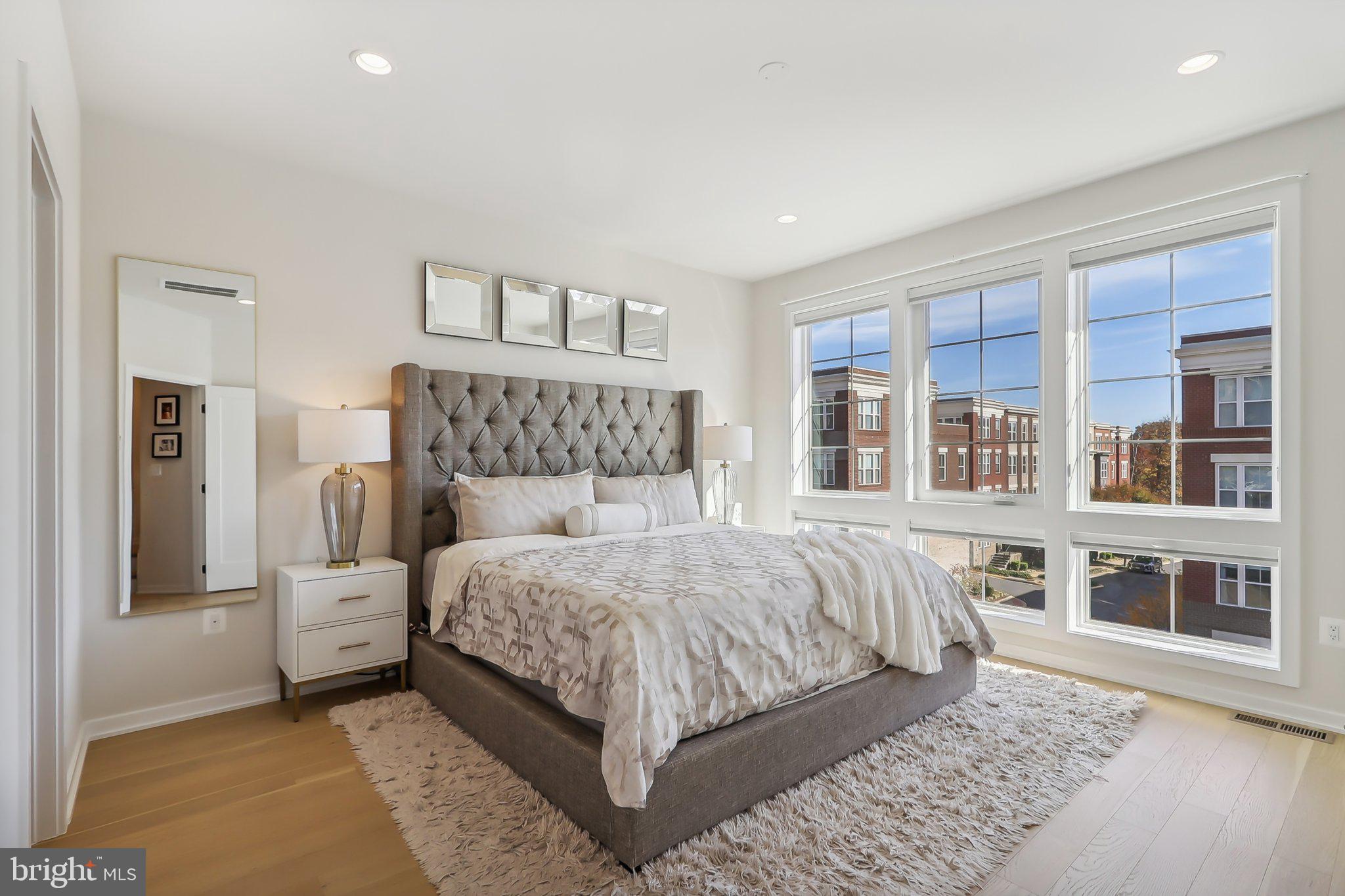 1970 Roland Clarke Pl