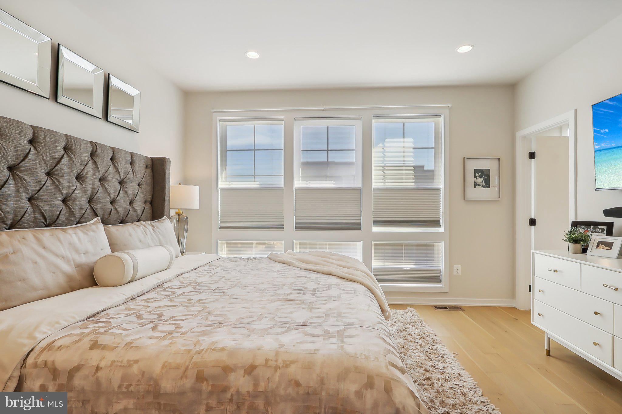 1970 Roland Clarke Pl