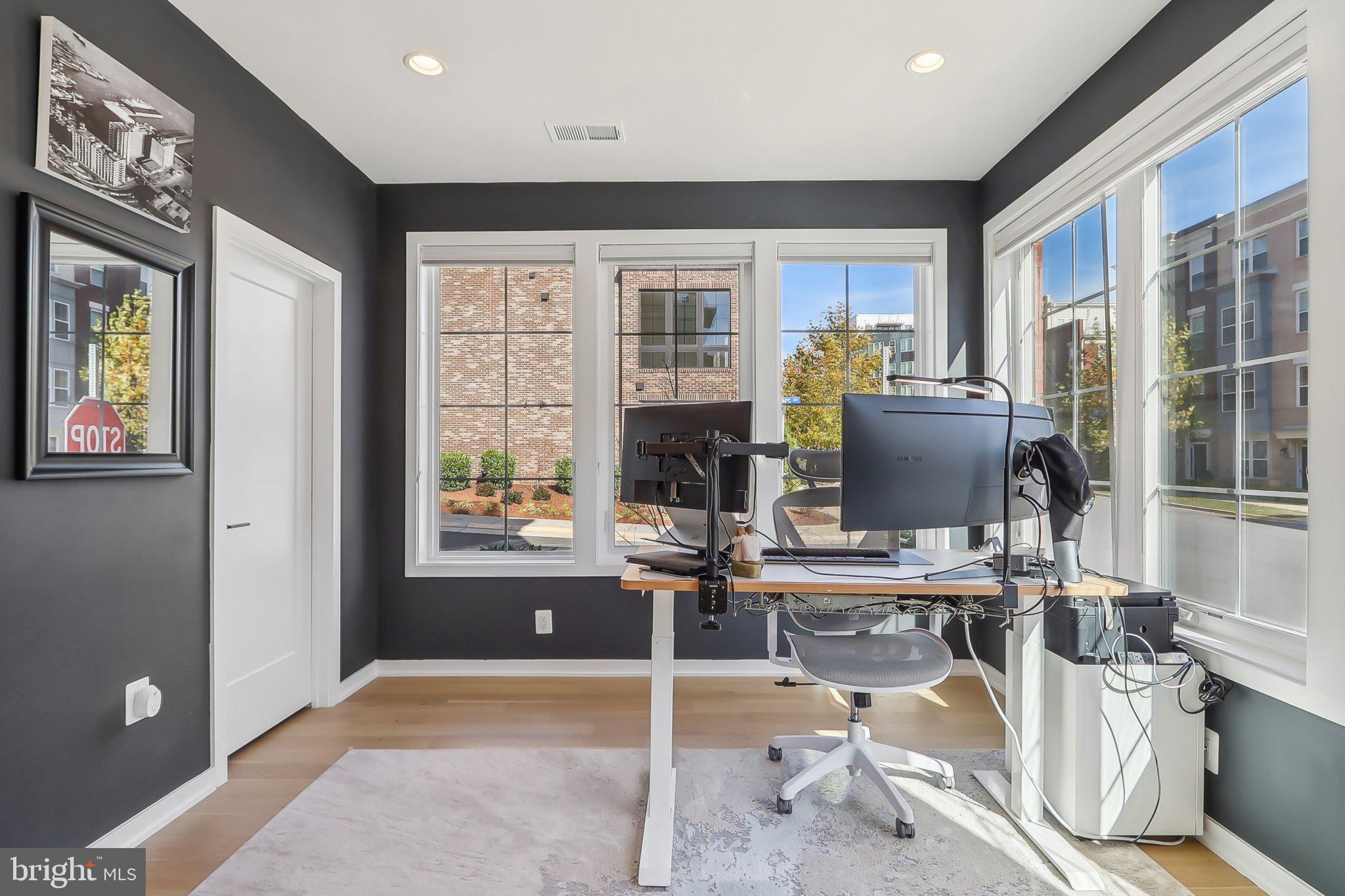 1970 Roland Clarke Pl