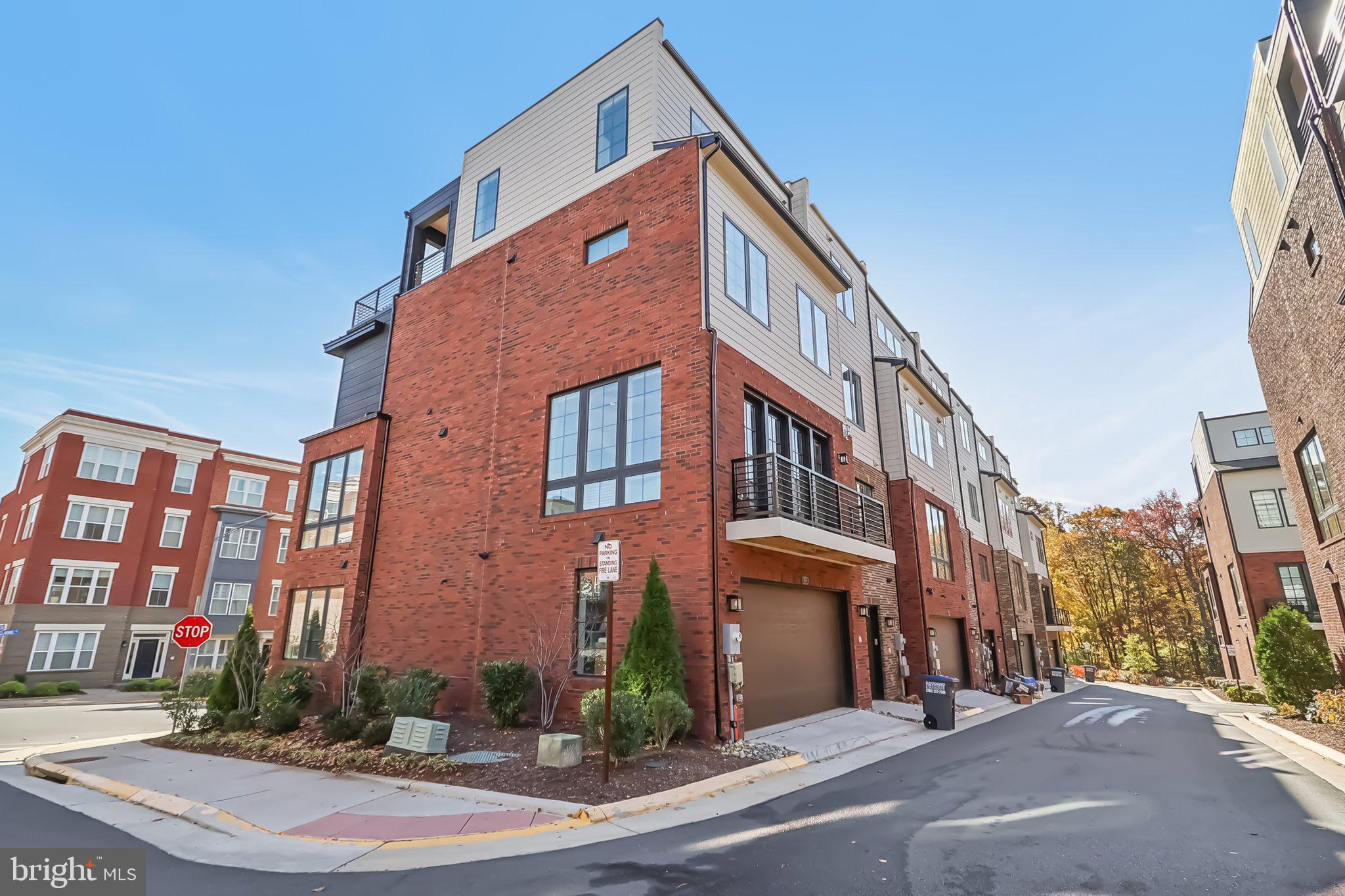 1970 Roland Clarke Pl