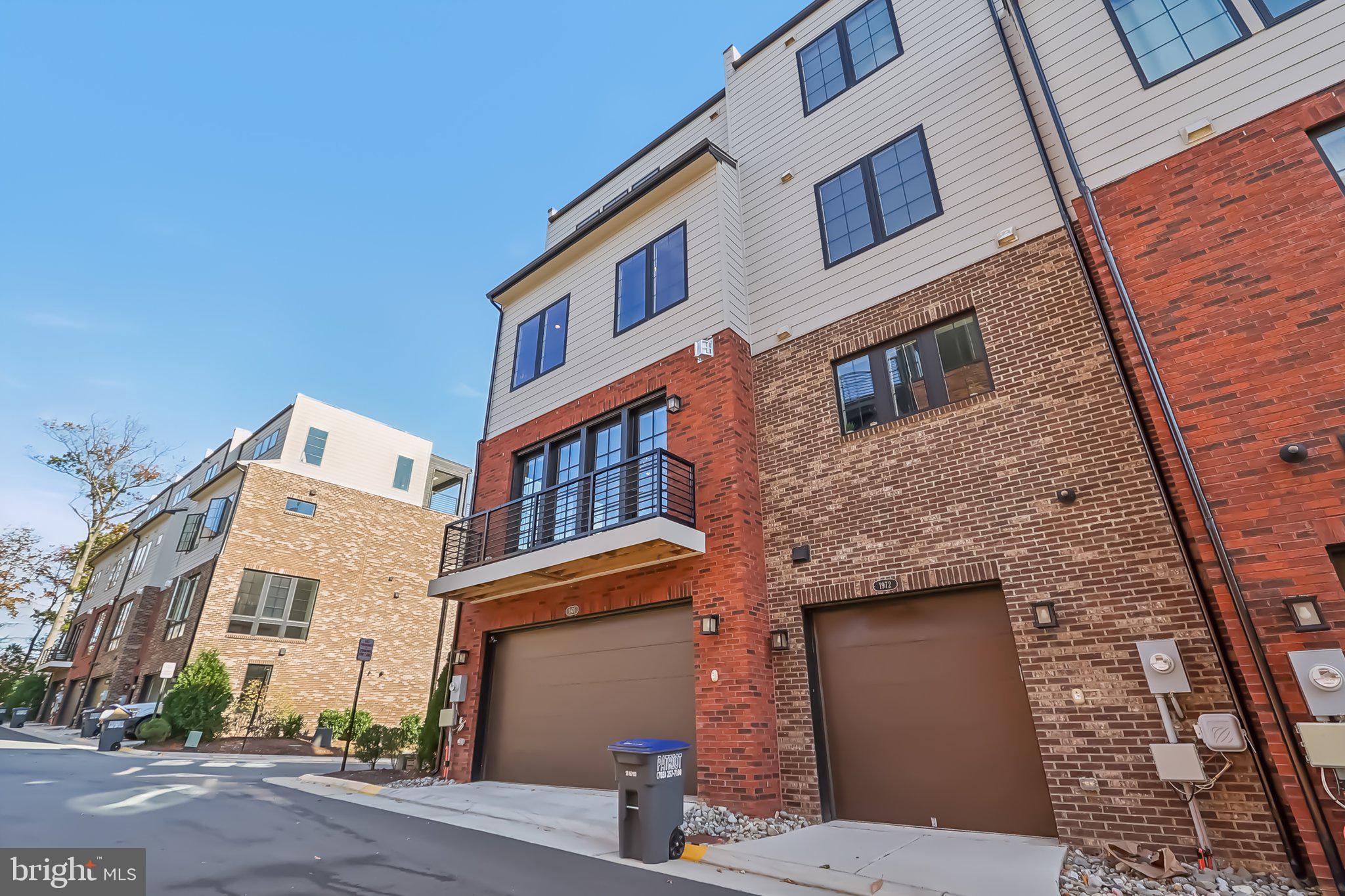 1970 Roland Clarke Pl