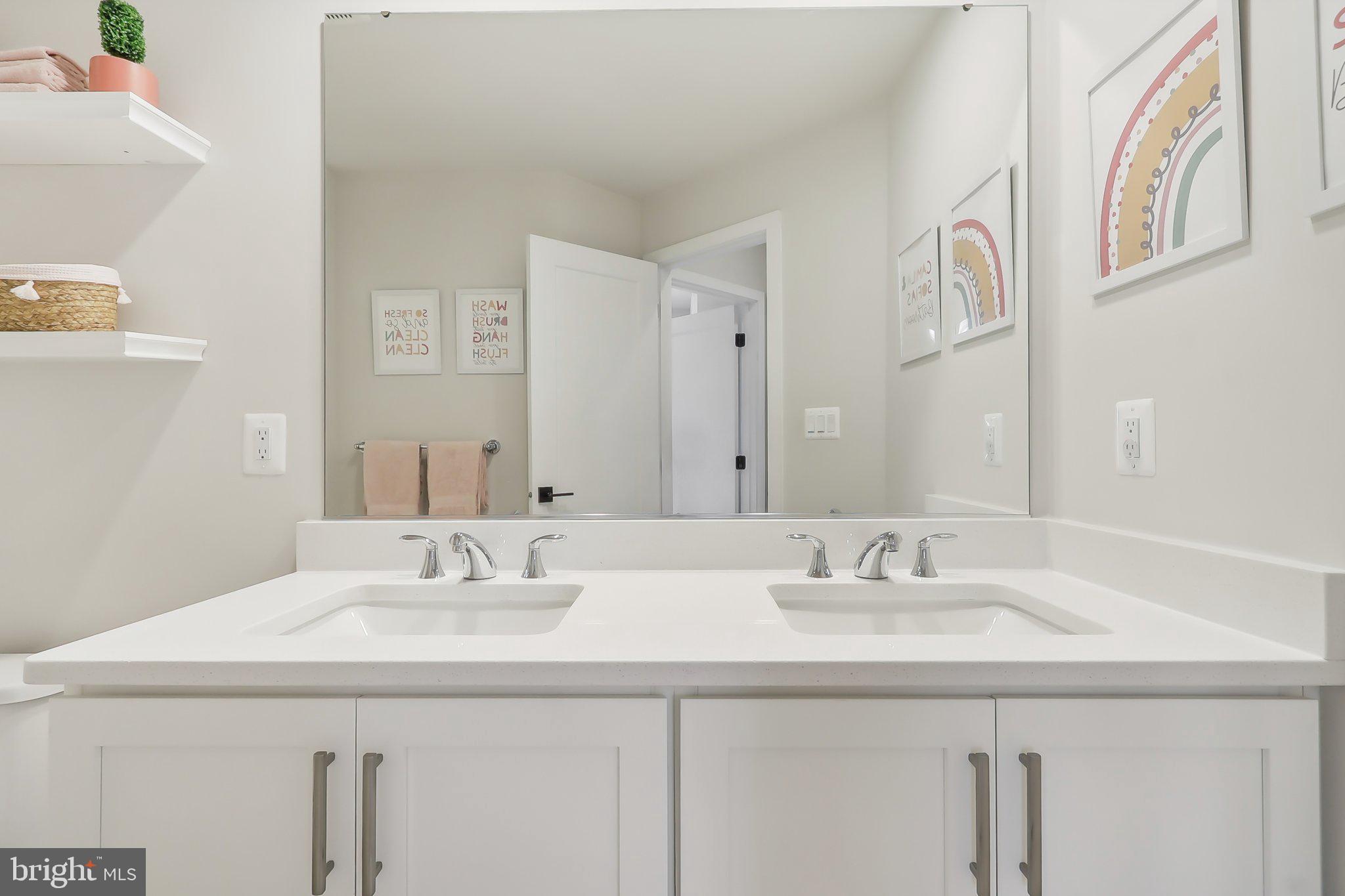 1970 Roland Clarke Pl