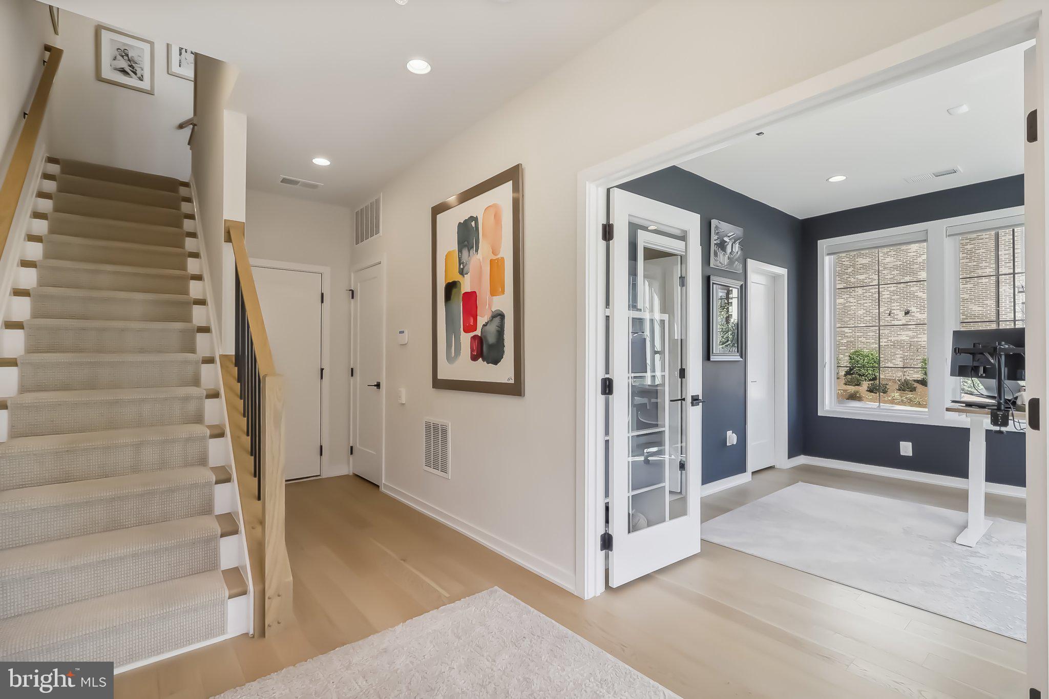 1970 Roland Clarke Pl