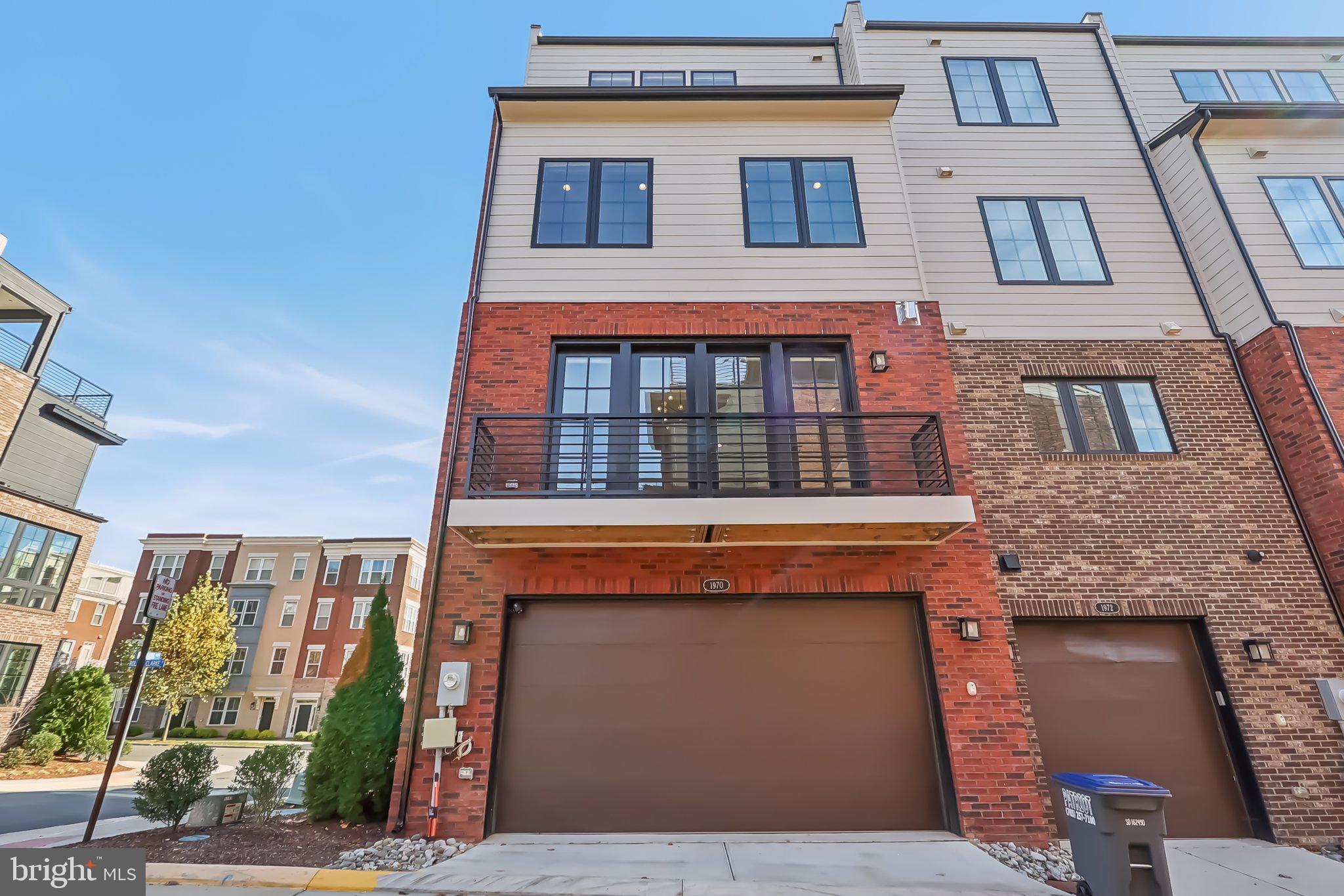 1970 Roland Clarke Pl