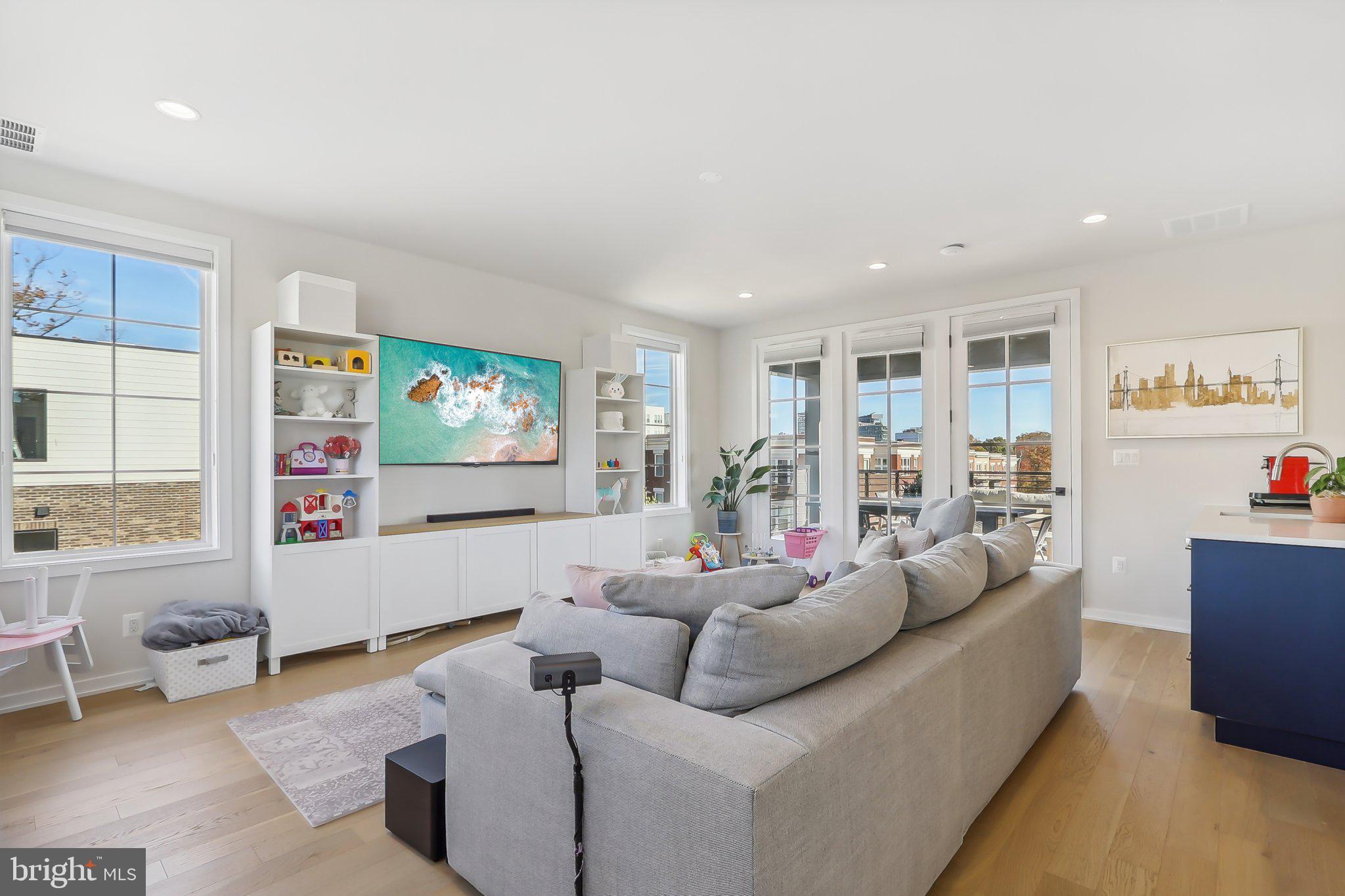 1970 Roland Clarke Pl