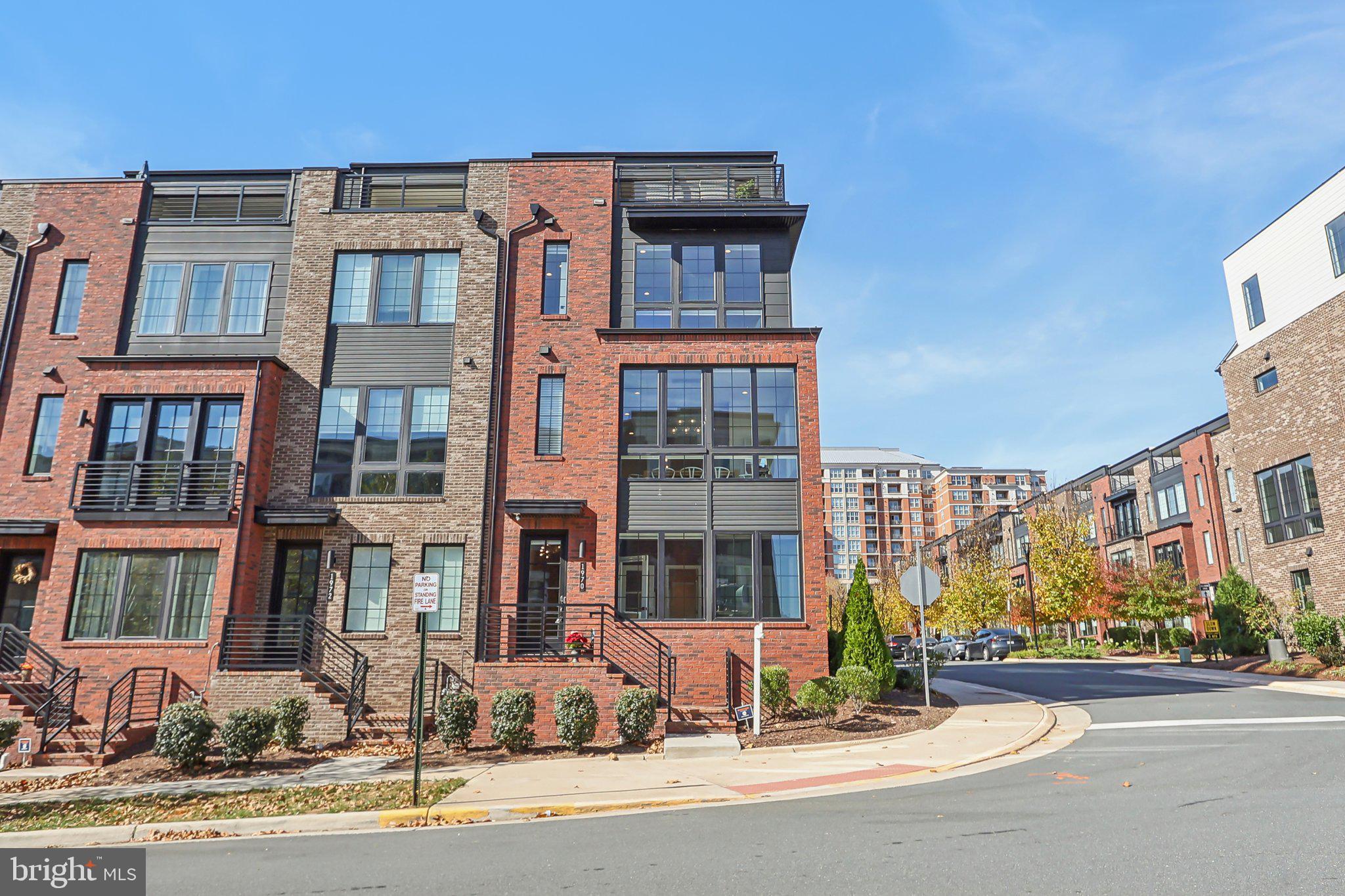 1970 Roland Clarke Pl